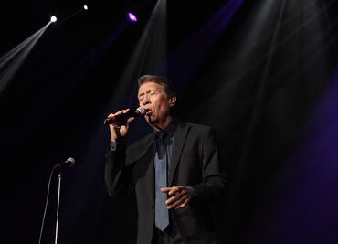 Napoleón homenajeó a José José en el Auditorio Nacional