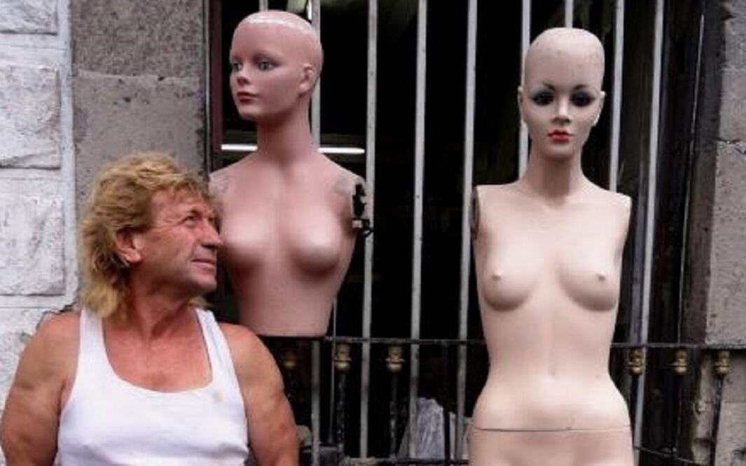 Los hermanos que fabricaron maniquíes en memoria de su padre 