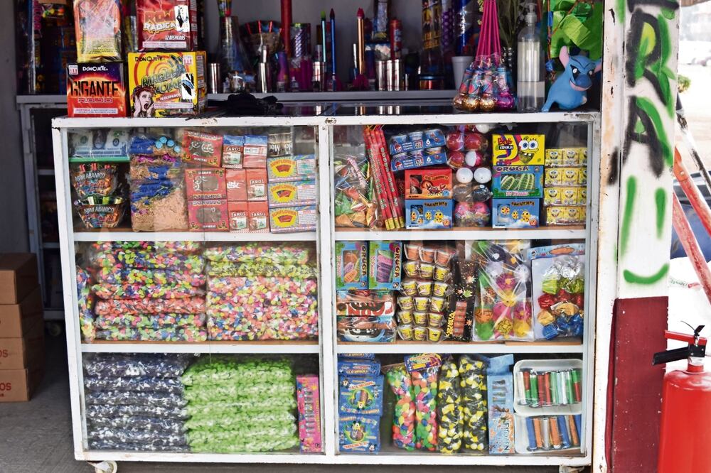 La quema masiva de pirotecnia puede provocar concentraciones altas de partículas finas, que pueden derivar en una mala calidad del aire e incluso en una contingencia atmosférica, explicó la Sedema. Foto: Especial.