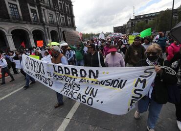 “¡Más de año y medio sin cobrar!”, adultos mayores protestan en Palacio de Gobierno en Toluca por pensiones