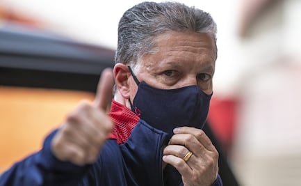 Chivas ratifica a Ricardo Peláez, a pesar de los malos resultados