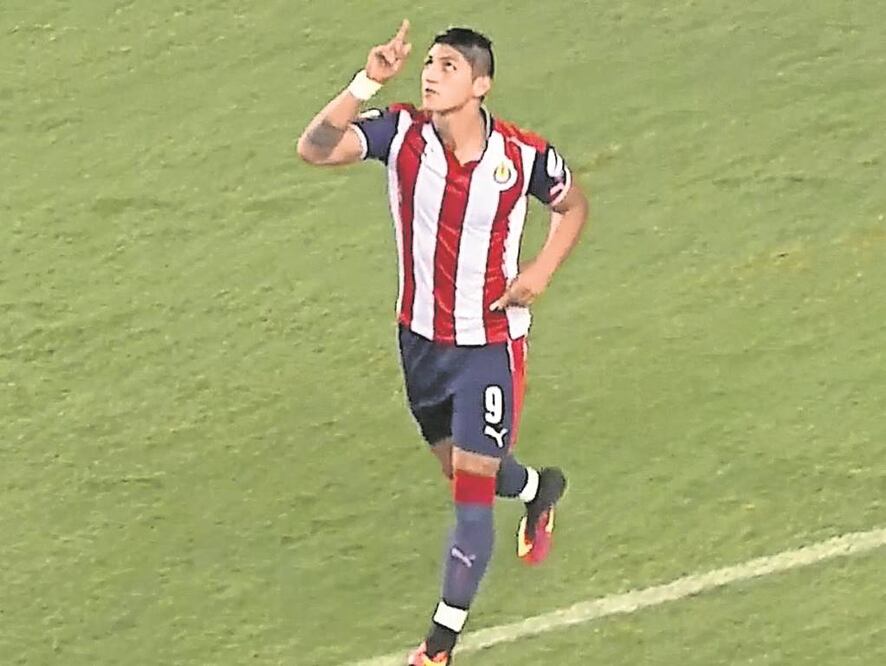Alan Pulido hizo su debut con el Rebaño en un amistoso ante el Houston (TWITTER)