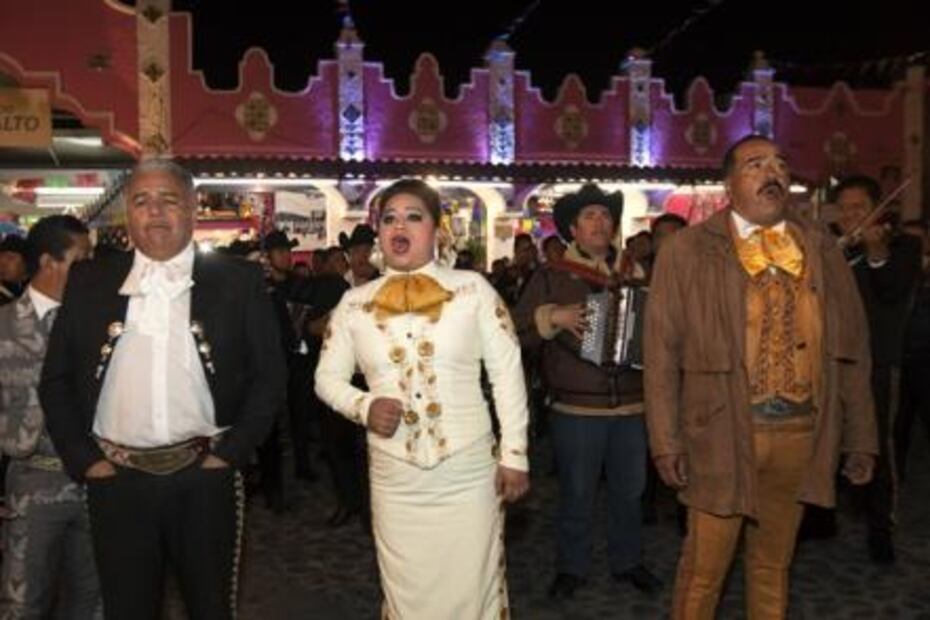 Mariachis poblanos dan gracias con misa a Santa Cecilia