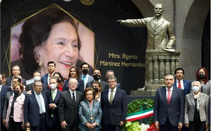 Con falta de ortografía entregan medalla a Ifigenia Martínez en el Senado