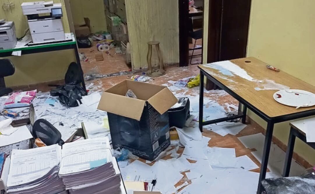 Así quedó la secundaria técnica 136 después de haber sido vandalizada. Foto: Especial