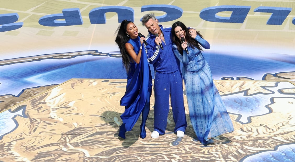 NIcole Scherzinger, Robbie Williams y Laura Pausini interpretan "Desire" en el Mundial 2026.
Foto: EFE / Sarah Yenesel