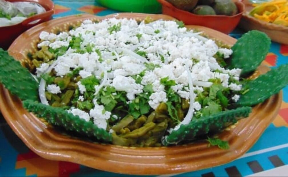 Ancas de rana y mixmole, entre los platillos que se ofrecen en la Feria de alimentos prehispánicos en Iztapalapa