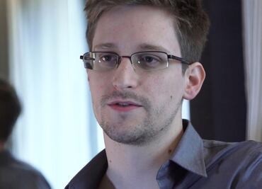 Más de 20 editoriales publicarán memorias de Edward Snowden