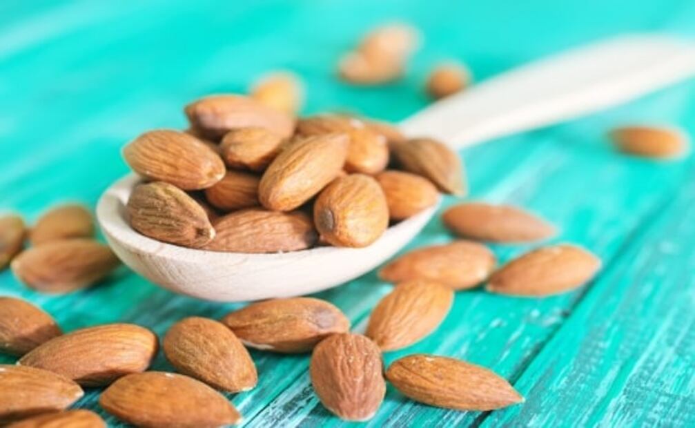 Para qué sirve realmente el aceite de almendras en las pestañas 