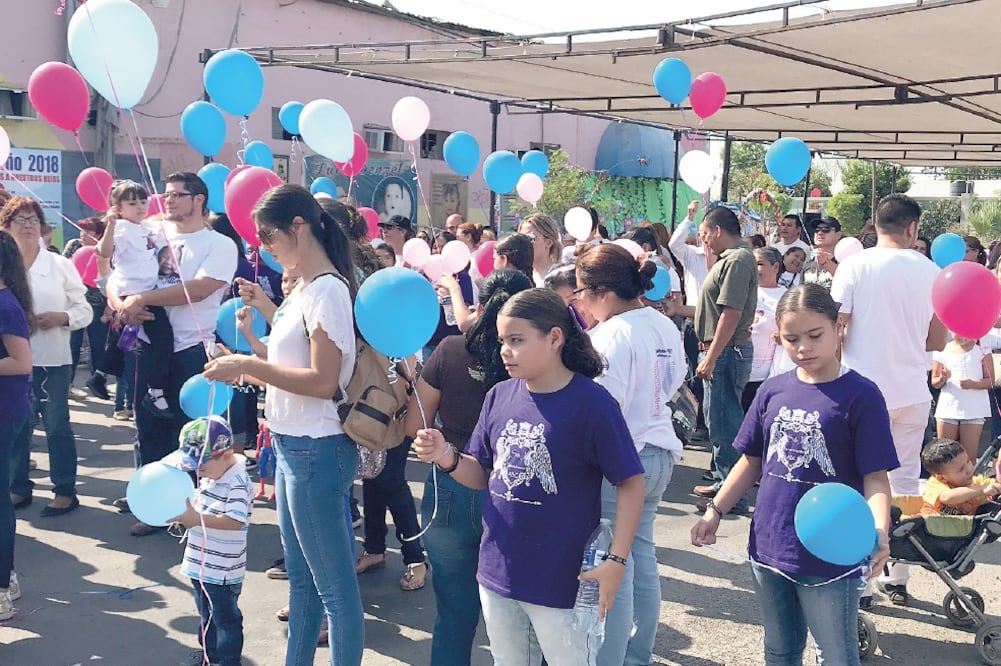 La movilización salió a las 18.00 horas desde las ruinas de lo que era la estancia infantil subrogada por el IMSS, ubicada en las calles Mecánicos y Ferrocarrileros, de la colonia “Y” Griega, al sur de Hermosillo (AMALIA ESCOBAR. EL UNIVERSAL)