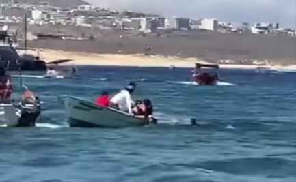 Corriente arrastra a dos jóvenes en playa de Cabo San Lucas, BCS; los rescata embarcación