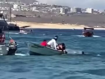 Corriente arrastra a dos jóvenes en playa de Cabo San Lucas, BCS; los rescata embarcación