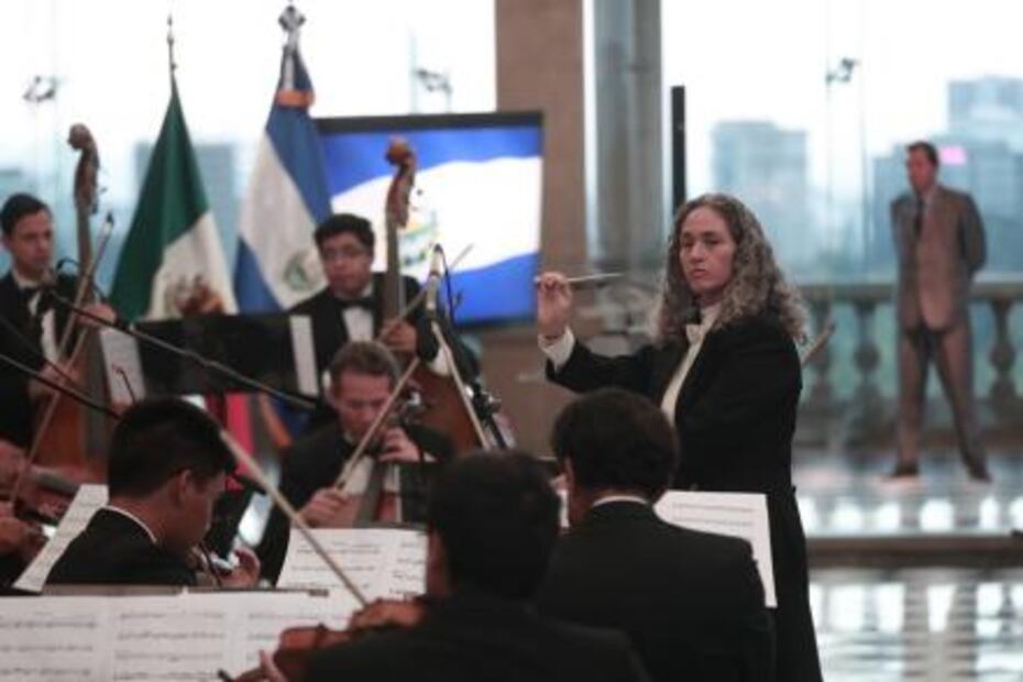 Con orquesta, México y El Salvador conmemoran 180 años de amistad