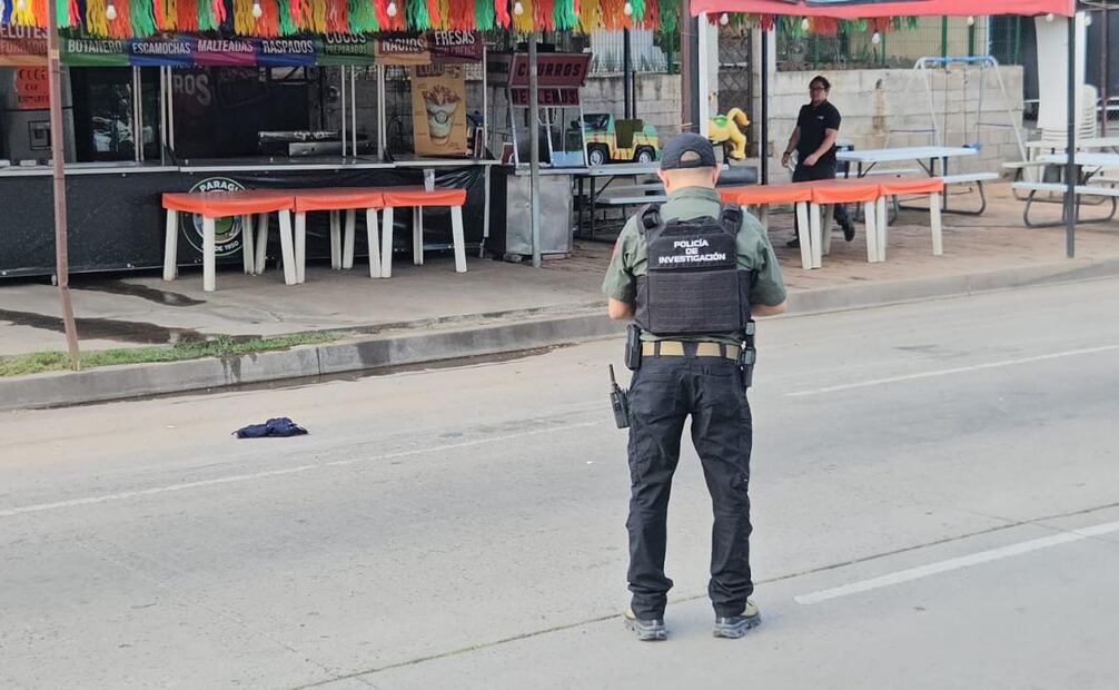 Varios hombres armados dispararon contra las personas que se encontraban en el interior de un pequeño local comercial (23/10/2025). Foto: Especial