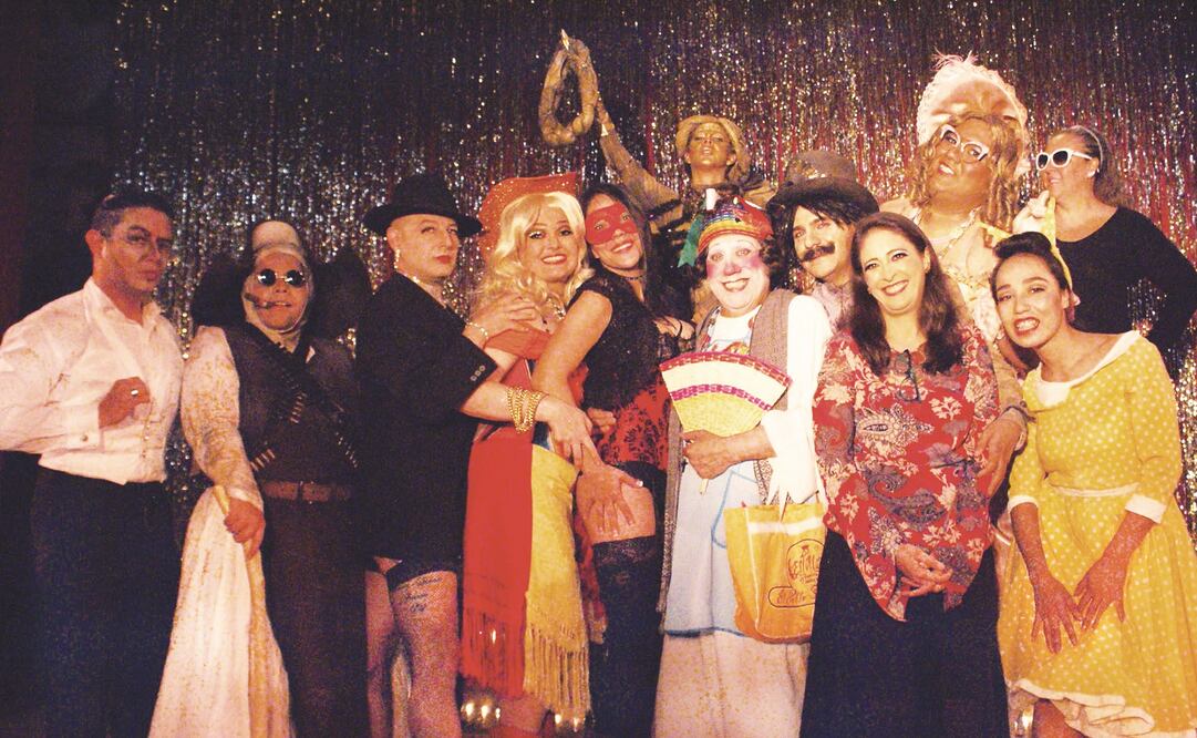 Llegan a teatros, calles, auditorios, escuelas, reclusorios, casas hogar y asilos. (CORTESÍA)