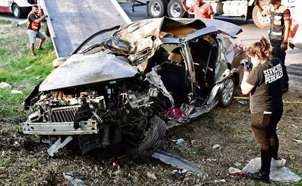Conductor choca contra árbol y muere entre los fierros de su auto en la México-Querétaro