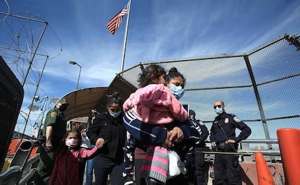 Por hacinamiento, EU busca transportar a migrantes a refugios cerca de Canadá