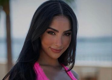 María Chacón causa furor en Coachella con vestido de red y botas