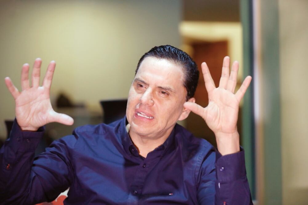 Detractores del gobernador nayarita, Roberto Sandoval, consideran que su enriquecimiento es inexplicable; él asegura que está limpio y que acudirá a la PGR si es citado. (ARCHIVO EL UNIVERSAL)