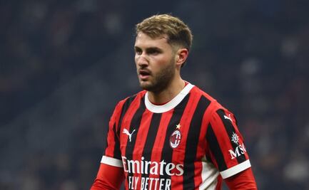 Leyenda del futbol italiano comparte elogios para Santiago Giménez; lo compara con histórico goleador de la Serie A