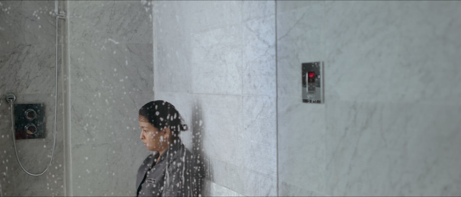 La camarista, o el andar poderoso