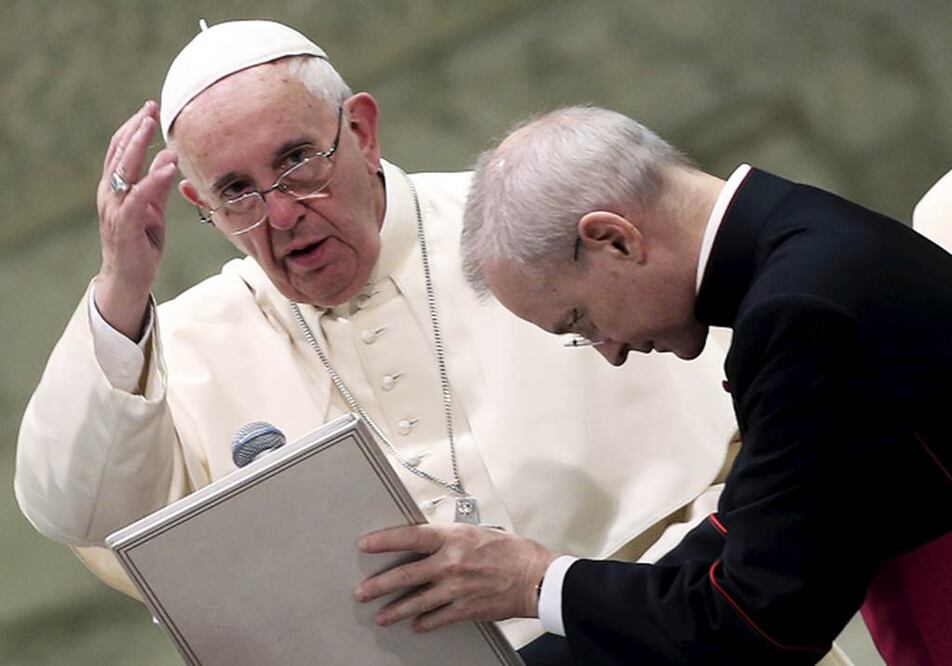 Bergoglio consideró que describir a alguien como "un trabajador" es algo positivo porque significa "que trabaja, que en la comunidad no vive a espaldas de los demás" (REUTERS)