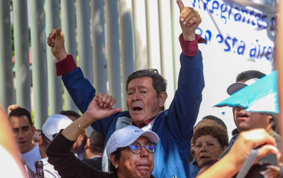 Afuera del CJF, los Trabajadores del Poder Judicial gritaban ¡No queremos ser la nueva Venezuela". Foto: Axel Sánchez/EL UNIVERSAL