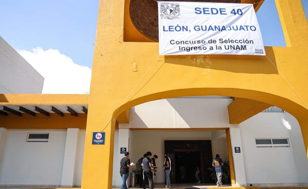 Entre nervios y bendiciones, aspirantes a la UNAM inician Examen de Control en Guanajuato; forman fila de más de 100 metros.
Foto: Gabriel Pano / EL UNIVERSAL