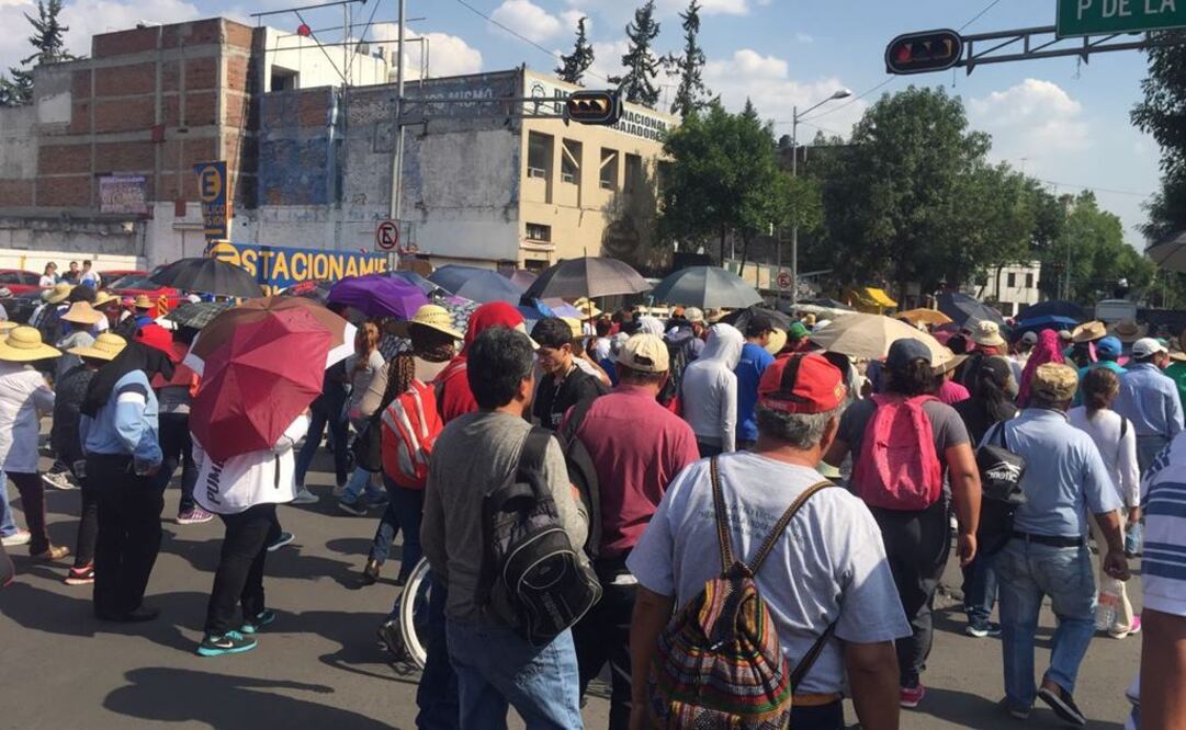 Manifestación de CNTE arriba a inmediaciones de la Segob