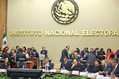 Perfilan multas de 408 millones a partidos