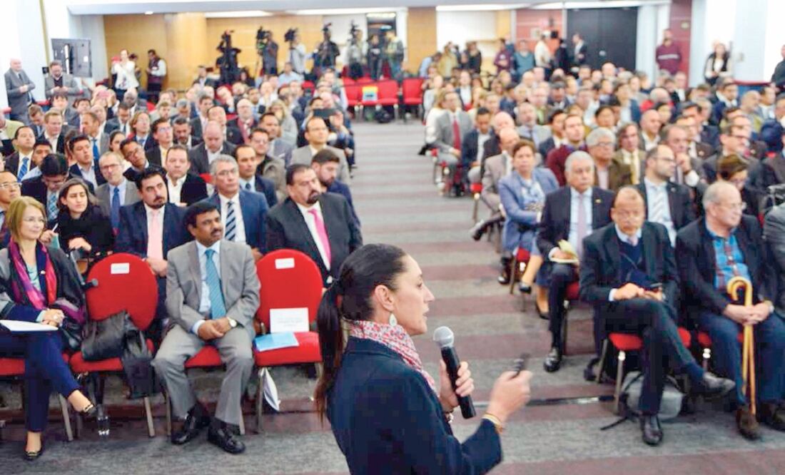 La jefa de Gobierno electa de la Ciudad de México, Claudia Sheinbaum, se reunió con empresarios de la industria automotriz (TOMADA DE TWITTER)