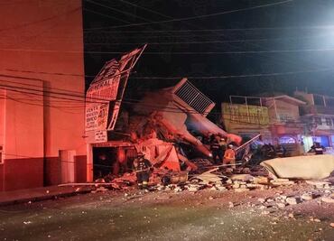 Explosión por acumulación de gas LP derrumba edificio en Puebla