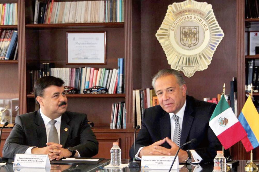 El titular de la SSP capitalina, Hiram Almeida junto al vicepresidente de Colombia, Óscar Adolfo Naranjo (SSPCDMX)