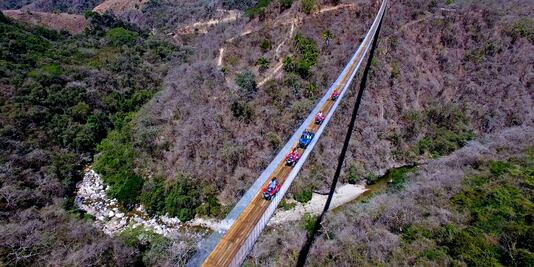 Puerto Vallarta estrena un puente colgante de vértigo