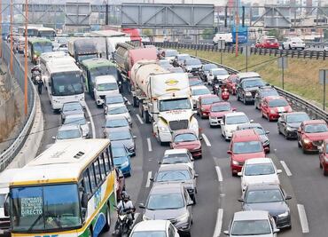 Transportistas paralizan carreteras en Puebla; protestan por inseguridad