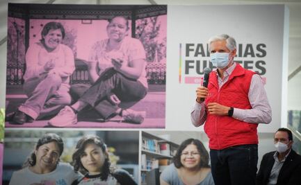 Alfredo del Mazo entrega más de 4 mil tarjetas Salario Rosa en Valle de Bravo