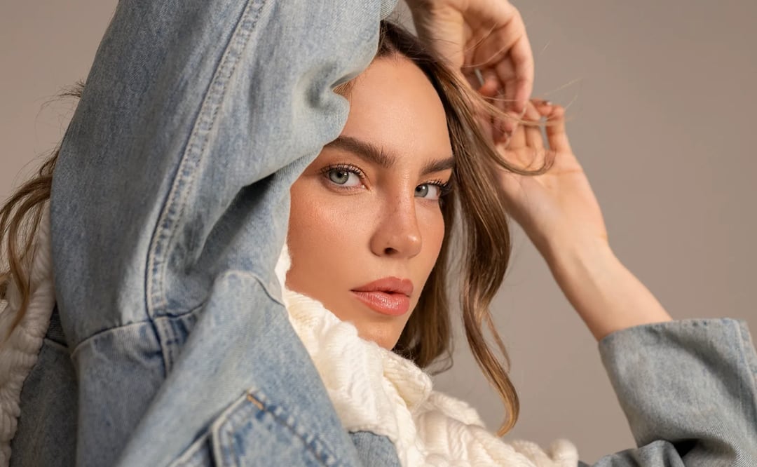 Belinda brilla en Glamour España con una sesión donde el denim se transforma. Foto: Glamour (Alex Córdova)