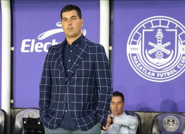 Mazatlán FC despide a Ismael Rescalvo tras ser goleado por Pumas