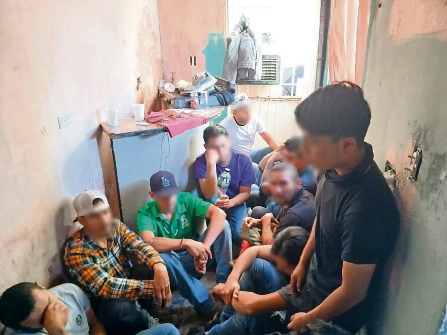 Los migrantes extranjeros son retenidos en casas habitación bajo el engaño de que los ayudarán a cruzar a Estados Unidos. Foto: Especial