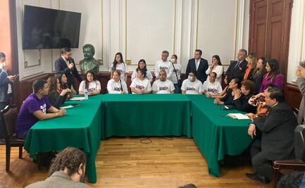 Diputados reciben a padres de Sofia y Esmeralda, jóvenes que cayeron en coladera de Iztacalco