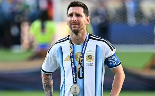 Lionel Messi rompe en llanto luego de recibir medalla de subcampeón con Argentina
