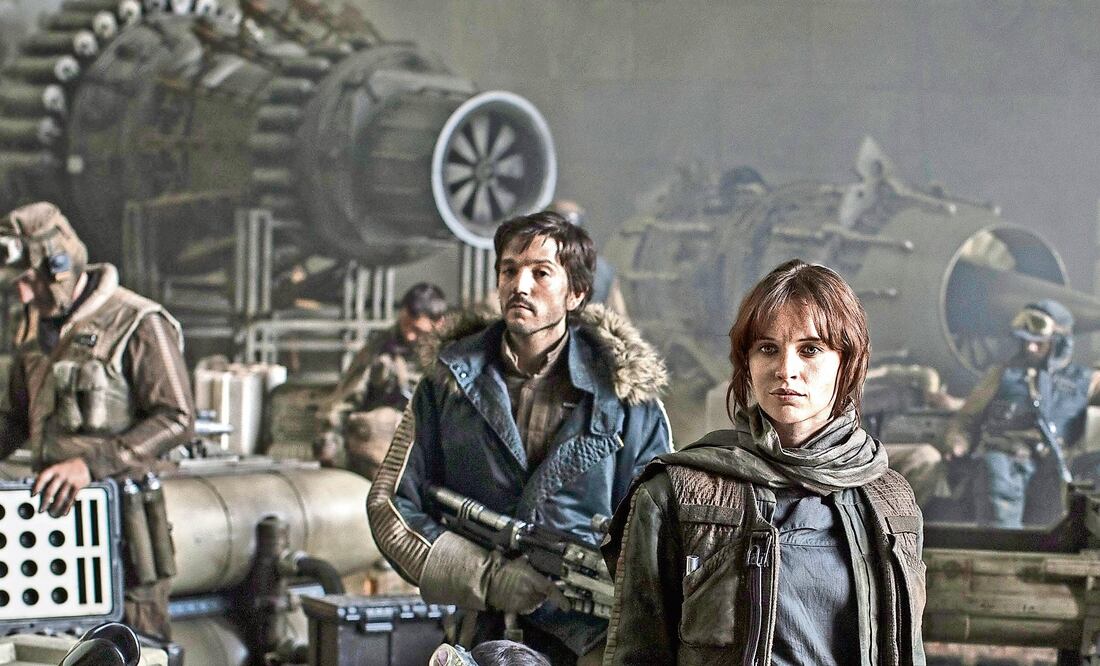 Diego Luna y Felicity Jones, protagonistas de la cinta. FOTO: ©Lucasfilm 2016