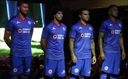 Cruz Azul presentó sus nuevos uniformes para la temporada 2023-2024 