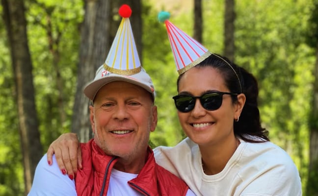 Bruce Willis reaparece en redes en video en el que su esposa Emma celebra sus 50 años