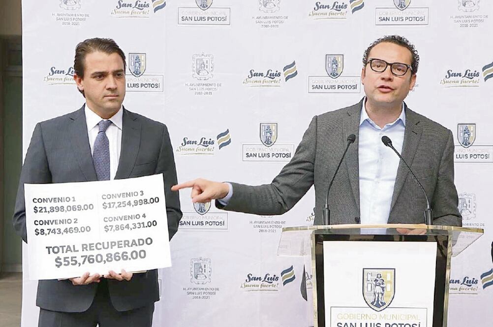 El alcalde de San Luis Potosí, Xavier Nava (der.), dijo que se investigarán las operaciones irregulares y seguirán con la presentación de denuncias penales.