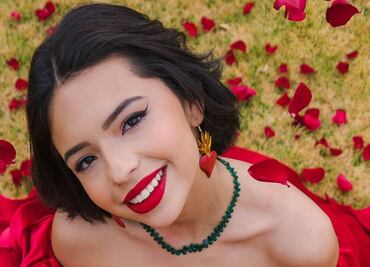 El vestido de transparencias de Ángela Aguilar para lanzar "Bolero"