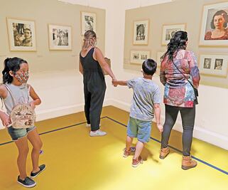 Regresan público, música y artesanos a la Casa Azul