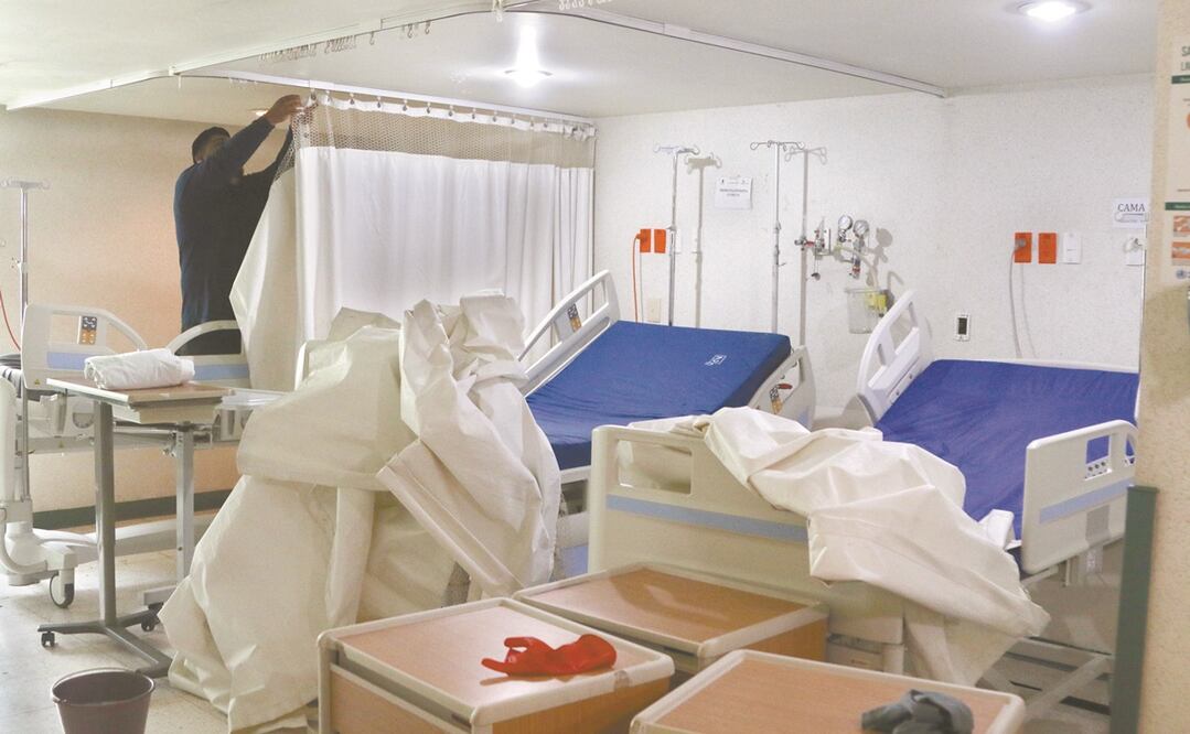 Las acciones de limpieza del hospital se realizan con el objetivo de que reiniciar labores en el menor tiempo posible, siempre y cuando haya condiciones de seguridad. Por el momento las citas se reprogramaron. Foto: CARLOS MEJÍA. EL UNIVERSAL
