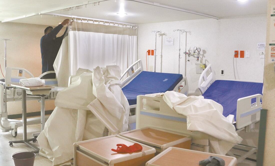 Las acciones de limpieza del hospital se realizan con el objetivo de que reiniciar labores en el menor tiempo posible, siempre y cuando haya condiciones de seguridad. Por el momento las citas se reprogramaron. Foto: CARLOS MEJÍA. EL UNIVERSAL
