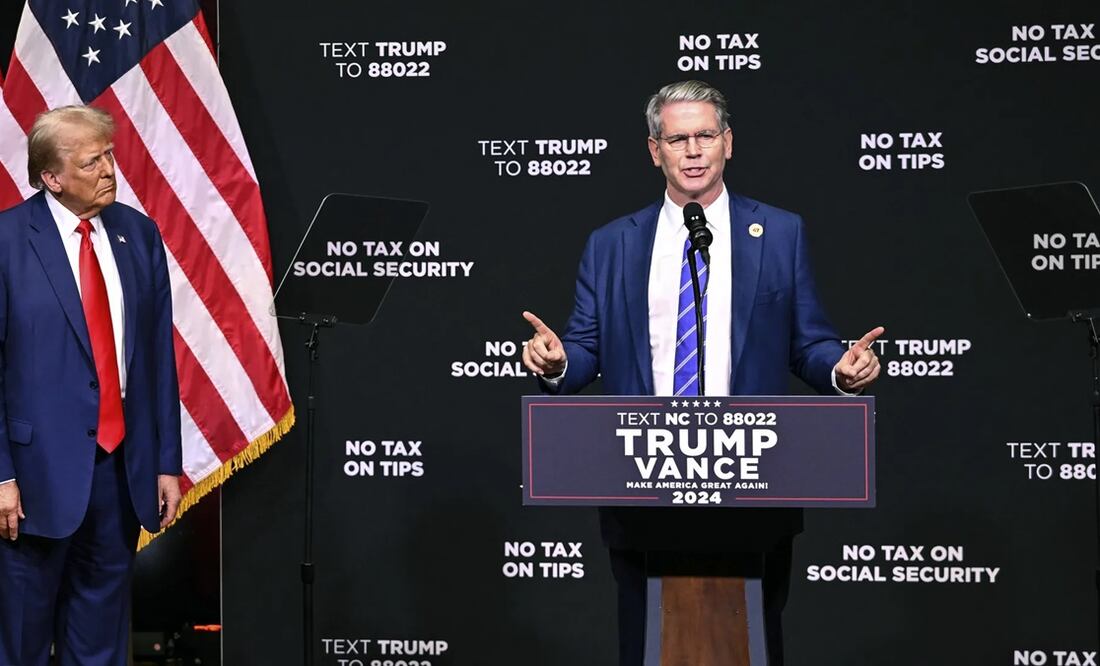 El expresidente Donald Trump, mientras el inversionista Scott Bessent habla sobre la economía en Asheville, Carolina del Norte, el miércoles 14 de agosto de 2024.  Foto: AP